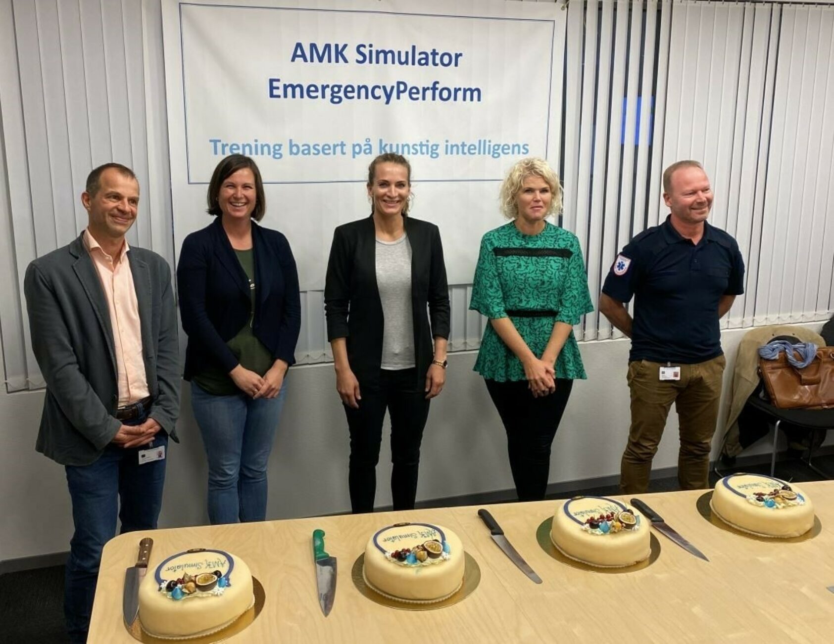 , Kick-off for prosjektet AMK-simulator. F.v: Thomas Lindner (RAKOS), Siri-Linn Schmidt Fotland (NKLM), Trine Bjørnsen (Headroom LifeScience AS), Elsa Søyland (SAFER) og Sigstein Rasmussen (AMK Stavanger), Kick off for prosjektet AMK simulator, , Kick-off for prosjektet AMK-simulator. F.v: Thomas Lindner - RAKOS, Siri-Linn Schmidt Fotland - NKLM, Trine Bjørnsen - Headroom LifeScience AS, Elsa Søyland - SAFER, Sigstein Rasmussen - AMK Stavanger.